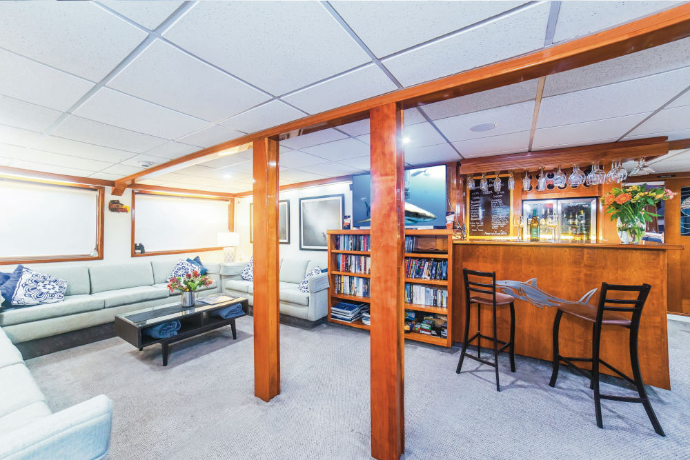 Nautilus Explorer Salon